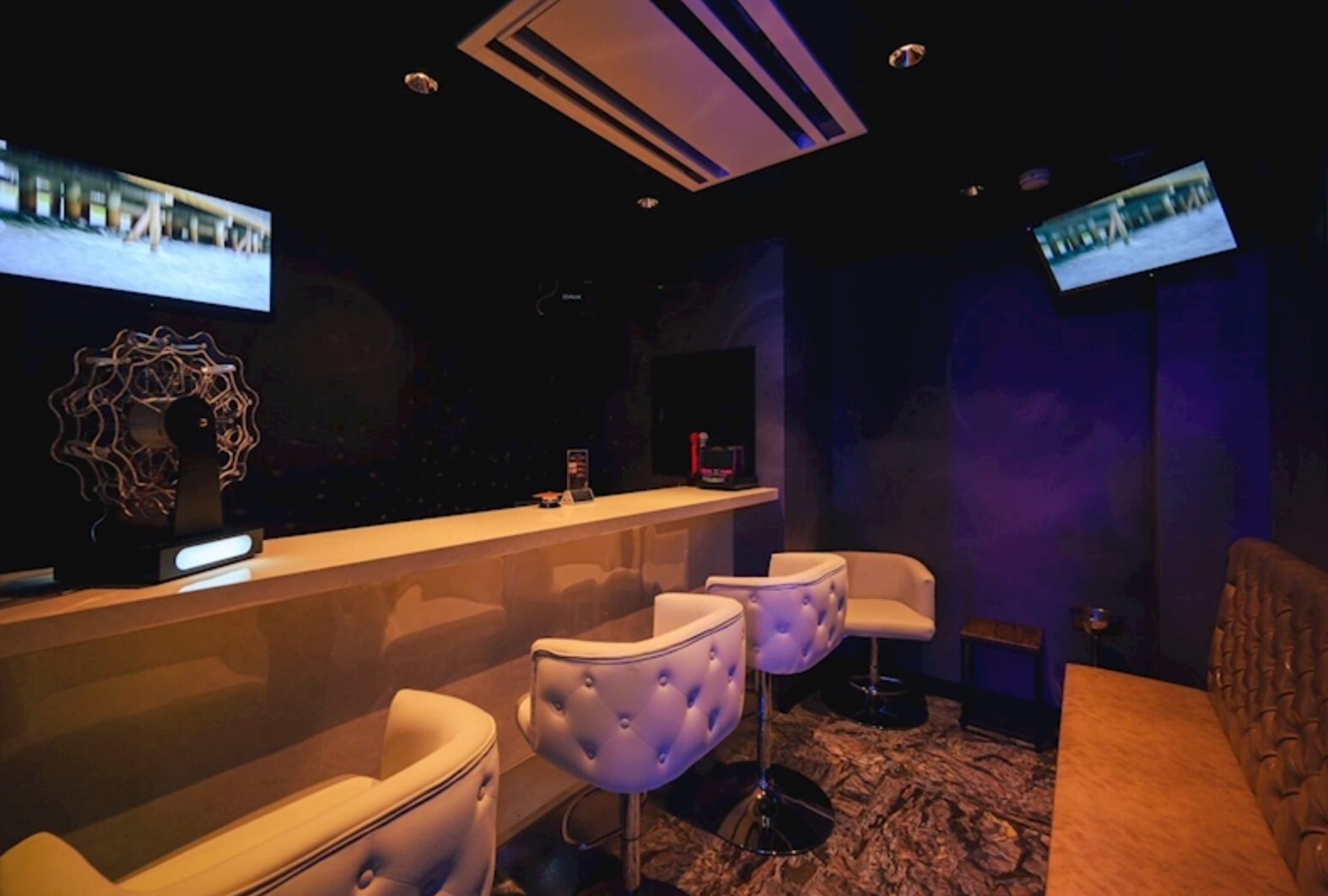 GIRLS BAR SHIRO 店内写真2